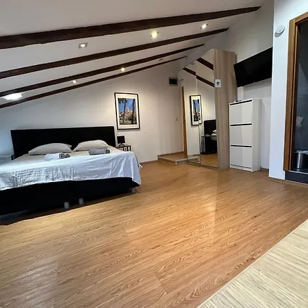 Apartment In The Heart Of *
