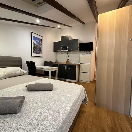 아파트 In The Heart Of